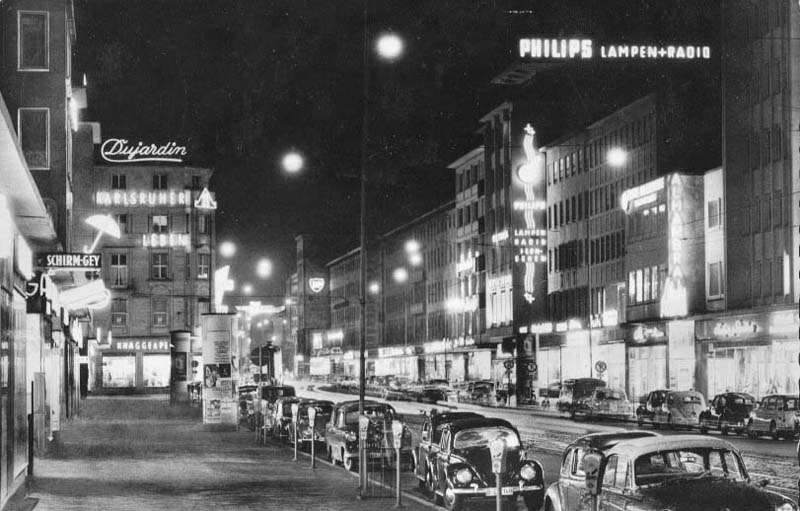Mannheim Planken bei Nacht - mit vielen alten Käfern